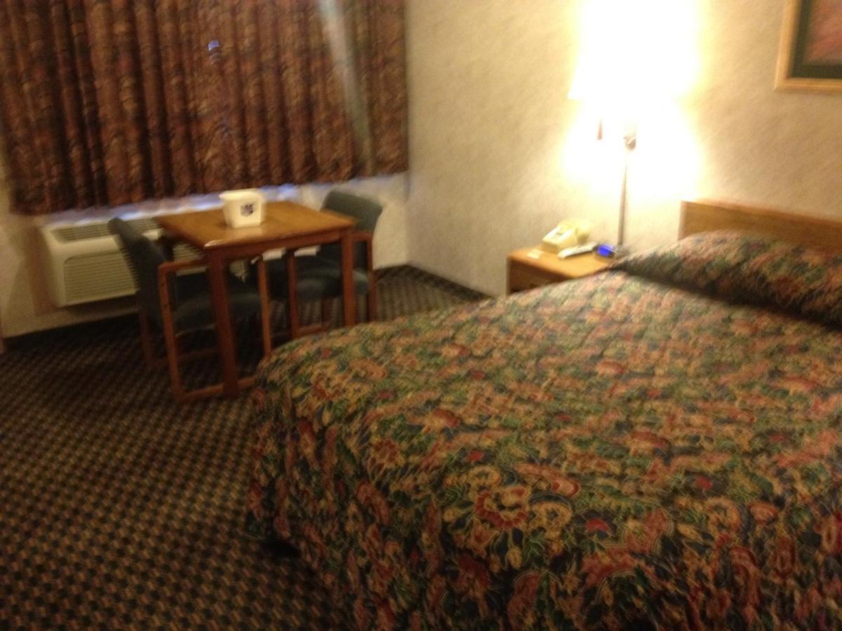 Richmond Inn And Suites Pokoj fotografie